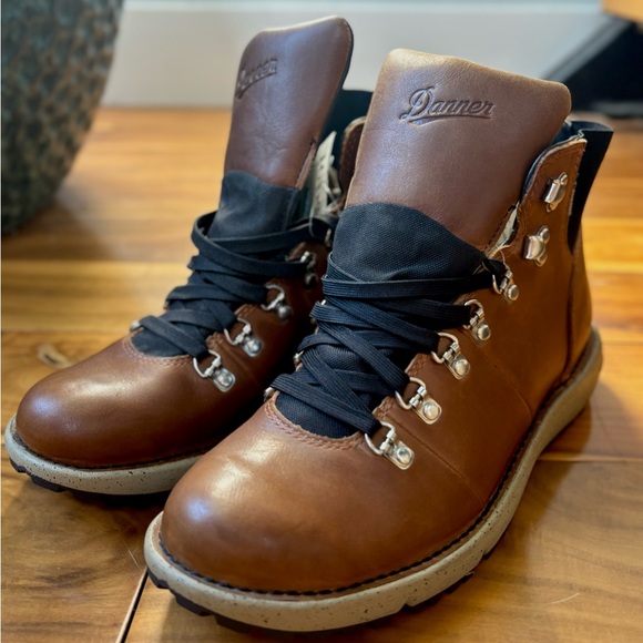 Brand New Danner Men’s Vertigo 917 - Size 8 (Women’s 9.5)